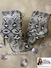 Load image into Gallery viewer, Snakeskin Luxury Lace Up Ankle Boots